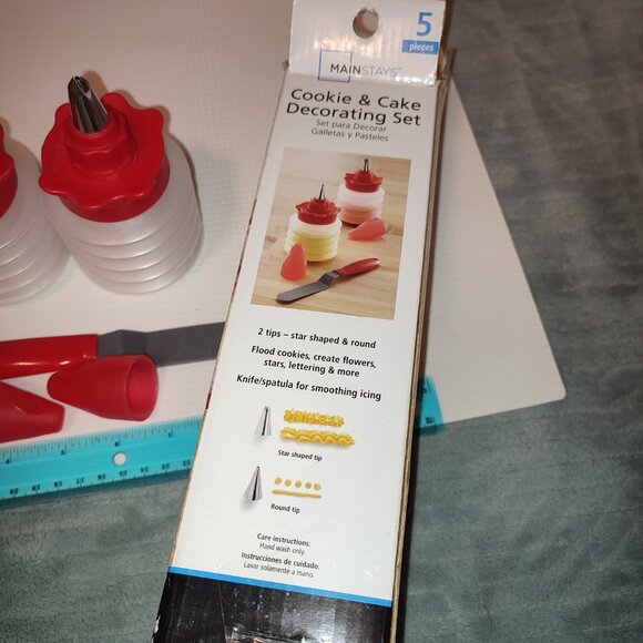 NEW Cookie & Cake Decorating Set Star Shaped Tip Round Spatula 2 Squeeze Bottles - Picture 6 of 7